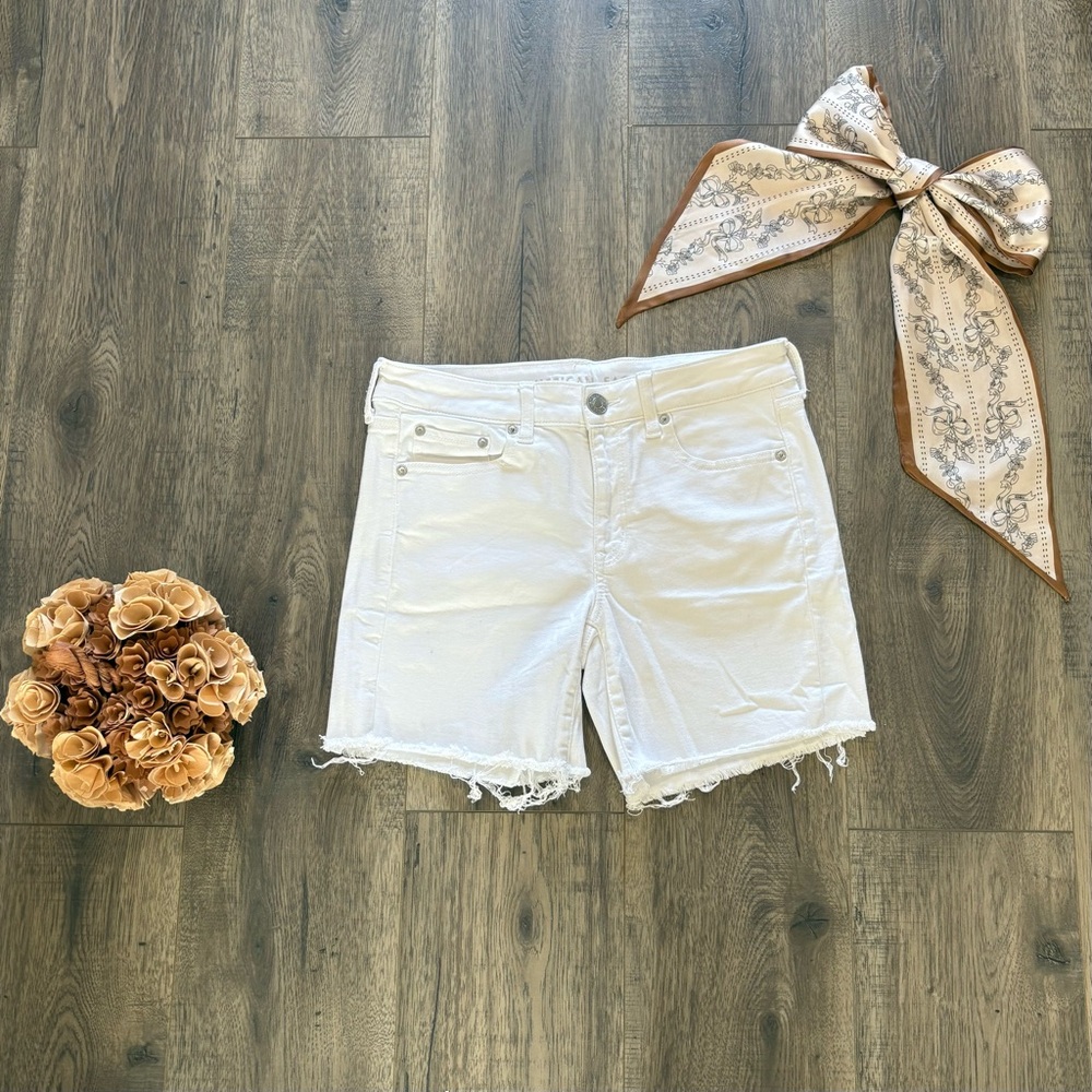 American Eagle Super Stretch Raw Hem Midi White Jean Sz 6 EUC